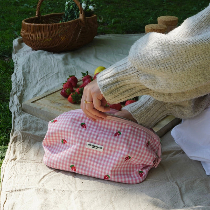 Magic Lifestyle Pouch - Strawberry Picnic